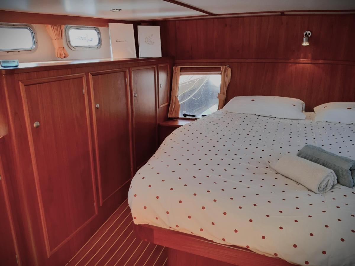 Motor Yacht Amazone Hotel Амстердам Екстериор снимка