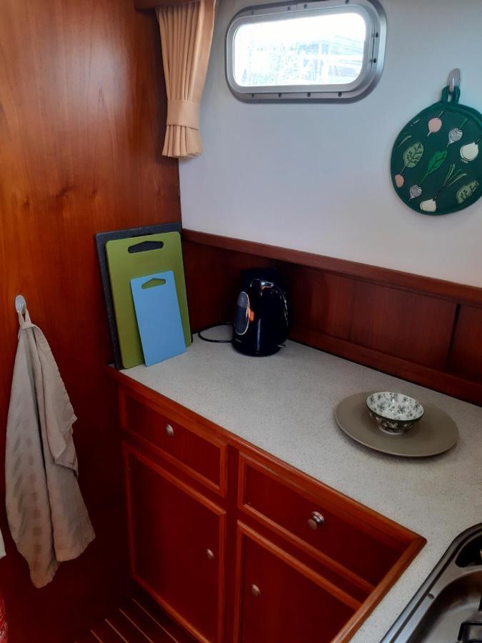 Motor Yacht Amazone Hotel Амстердам Екстериор снимка