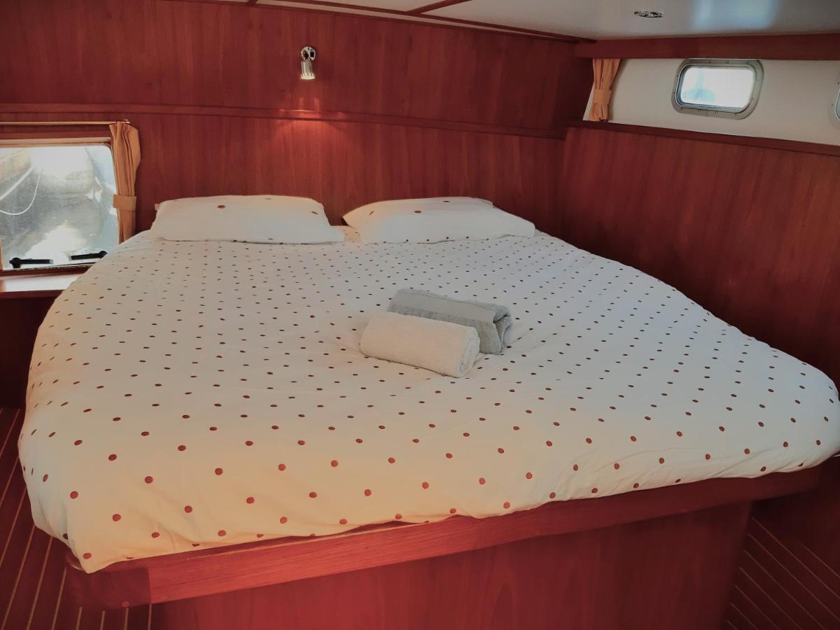 Motor Yacht Amazone Hotel Амстердам Екстериор снимка