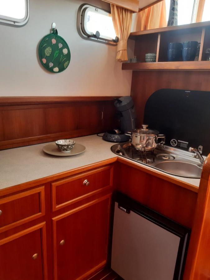 Motor Yacht Amazone Hotel Амстердам Екстериор снимка