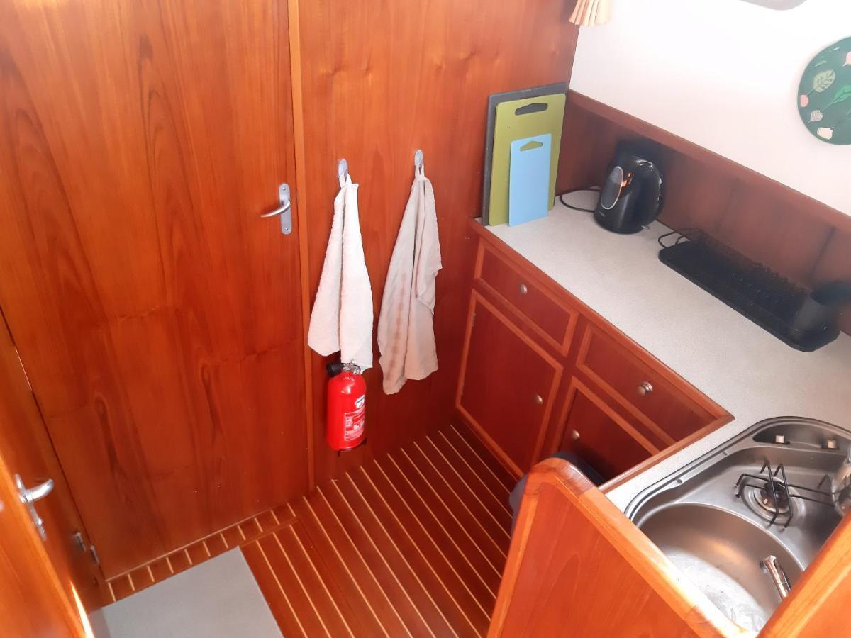 Motor Yacht Amazone Hotel Амстердам Екстериор снимка